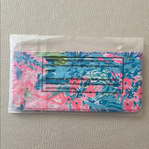 NWT Lilly Pulitzer Card Case in Fished My Wish Pattern - Picture 2 of 5